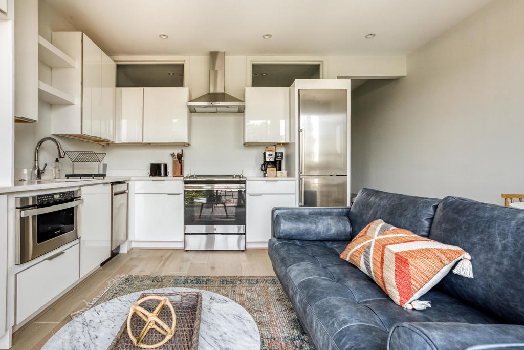 How To Get an Apartment Out of State Without a Job Zeus Zeus Living